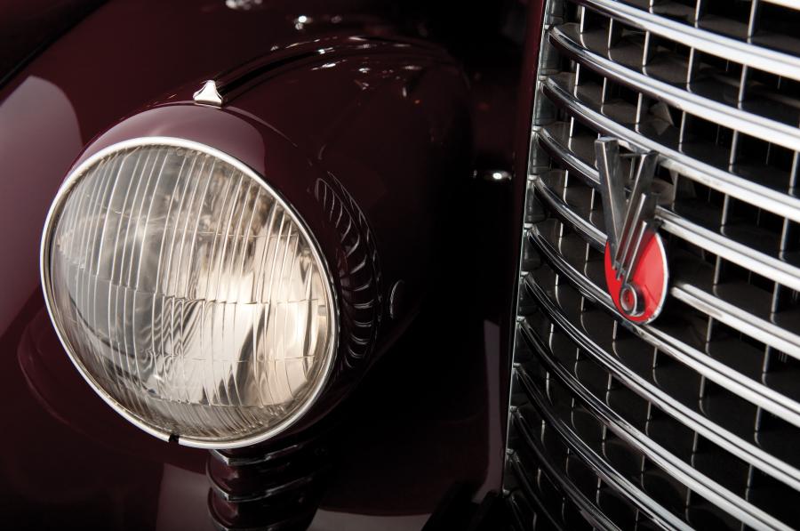 Детали экстерьера Cadillac V16 Convertible Coupe by Fleetwood 1938 года  (фото 37 из 42)